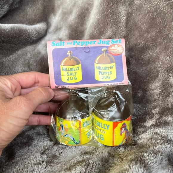 Vintage Hillbilly Salt & Pepper Shakers Moonshine Jugs Hong Kong Novelty NOS - Picture 15 of 16